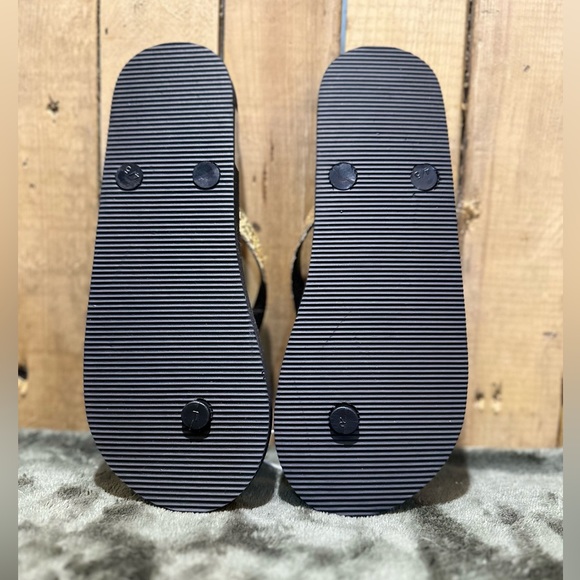 Brand new justice youth flip flops - Picture 2 of 2